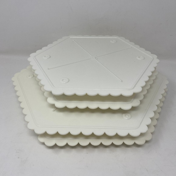 Wilton Other - 4 Wilton 11.5" & 9" Cake Separator Plates White Hexagon Scalloped 302-1748